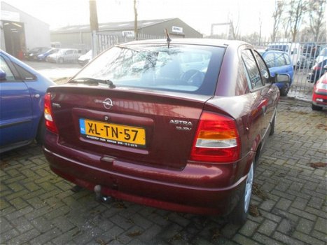 Opel Astra - 1.6-16V Club - 1