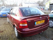 Opel Astra - 1.6-16V Club