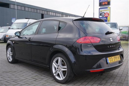 Seat Leon - 1.4 TSI Businessline High NAVIGATIE AIRCO PARKEERSENSOREN - 1