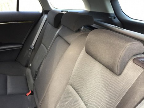 Toyota Avensis Wagon - 1.6 VVTi Comfort - 1