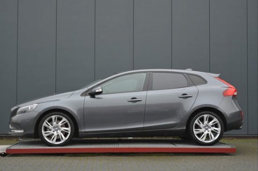 Volvo V40 - 2.0 D3 Kinetic top onderhouden - 1