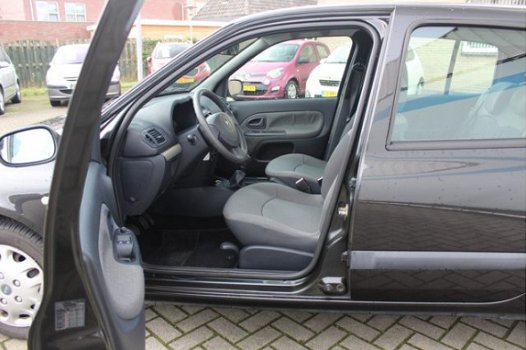 Renault Clio - 1.2 Authentique Comfort 5 Deurs Airco, centrale vergrendeling. Stuurbekrachtiging - 1