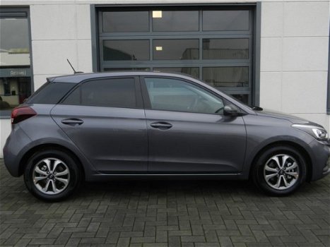 Hyundai i20 - 1.0 T-GDI Comfort Navigatie & Styling Pack VAN € 21.085, - VOOR € 19.835, - 1