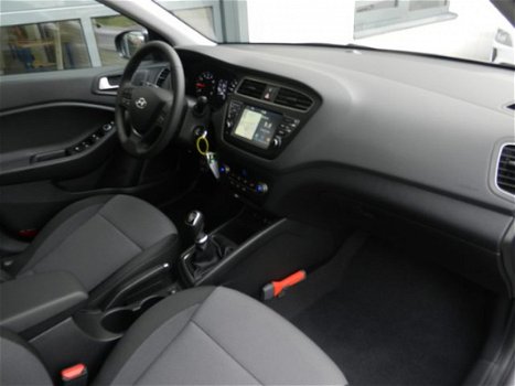 Hyundai i20 - 1.0 T-GDI Comfort Navigatie & Styling Pack VAN € 21.085, - VOOR € 19.835, - 1