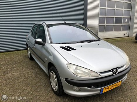 Peugeot 206 - 1.4 Gentry Clima 5 Deurs Automaat - 1