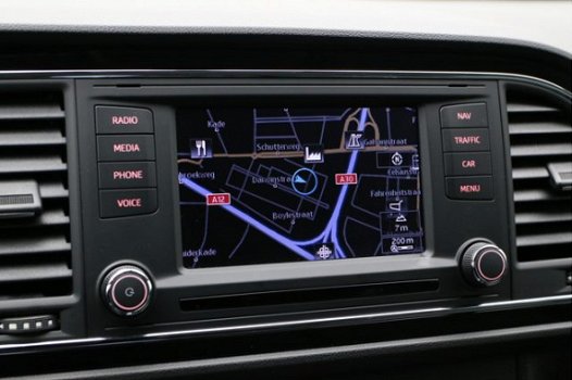 Seat Leon ST - 1.2 TSI 110PK DSG Style Business | Navigatie | Full LED | Trekhaak | Parkeersensoren - 1