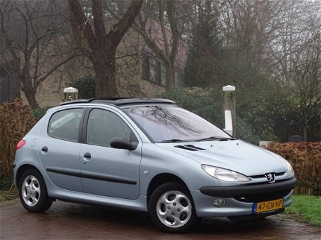 Peugeot 206 - 1.6-16V Gentry | 5drs. | Airco | Schuifdak | - 1