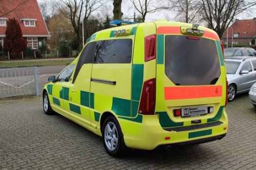 Volvo V70 - 2.4 D5 AWD NILSSON Ambulance Krankenwagen - 1