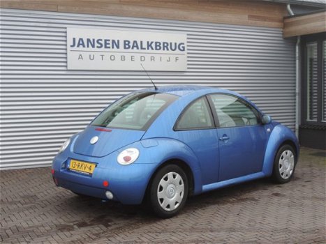 Volkswagen New Beetle - 2.0 Highline - 1