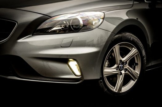 Volvo V40 - 2.0 D2 120 Pk R-Design Business | Navigatie | Xenon | Alcantara - 1