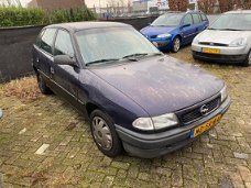 Opel Astra - 1.6i Young