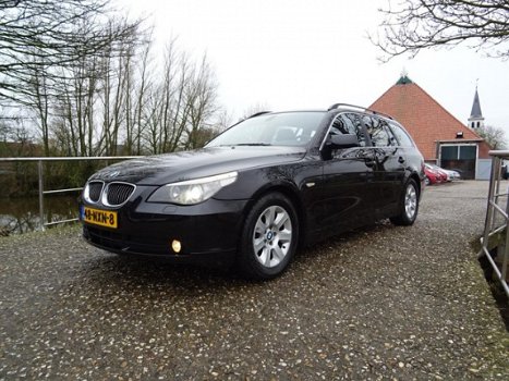 BMW 5-serie Touring - 523i | Hand- schakel | PDC + Navi + Cruise nu € 5.975, - 1