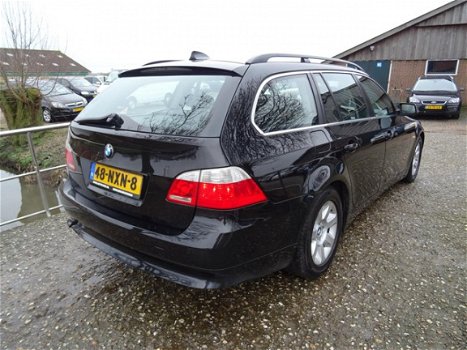 BMW 5-serie Touring - 523i | Hand- schakel | PDC + Navi + Cruise nu € 5.975, - 1