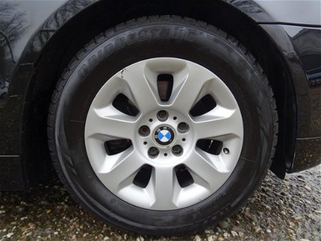 BMW 5-serie Touring - 523i | Hand- schakel | PDC + Navi + Cruise nu € 5.975, - 1