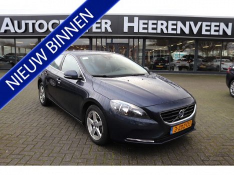 Volvo V40 - 2.0 D4 Summum Business 191 PK 50 procent deal 4.975, - ACTIE Trekhaak / LED / Navi / Cli - 1