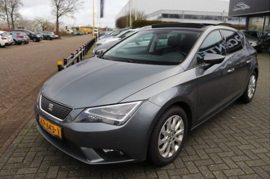 Seat Leon - 1.0 EcoTSI Style Connect 50 procent deal 6.875, - ACTIE Pano dak / Full LED / DAB / Navi - 1