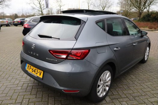 Seat Leon - 1.0 EcoTSI Style Connect 50 procent deal 6.875, - ACTIE Pano dak / Full LED / DAB / Navi - 1