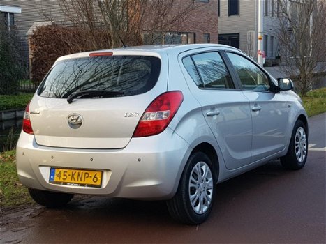 Hyundai i20 - 79.000km / 5 deurs / Airco Dealer onderh - 1