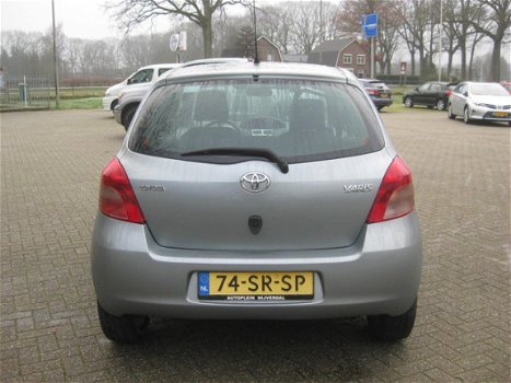 Toyota Yaris - 1.3 VVTi Luna Nette en vooral ook luxe yaris met vol automatische airco en keyless-en - 1