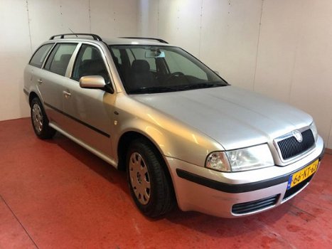 Skoda Octavia Combi - 1.6 Kompas - 1