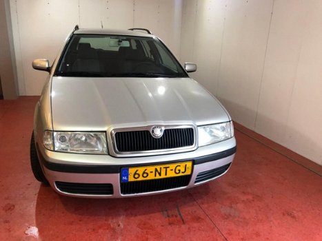 Skoda Octavia Combi - 1.6 Kompas - 1