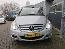 Mercedes-Benz B-klasse - 200 - AUTOMAAT - XENON - PDC - HALF LEER - CRUISE - LM VELGEN - NL AUTO