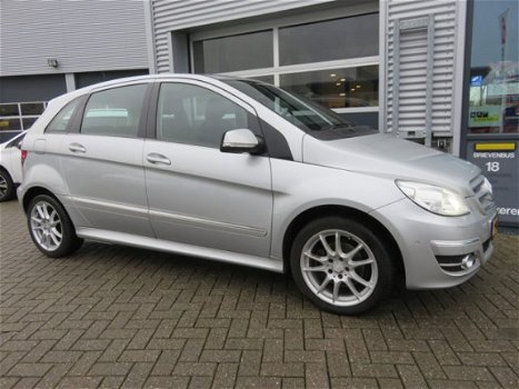 Mercedes-Benz B-klasse - 200 - AUTOMAAT - XENON - PDC - HALF LEER - CRUISE - LM VELGEN - NL AUTO - 1