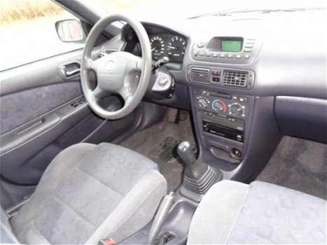 Toyota Corolla - 1.6 VVT-i Terra - 1