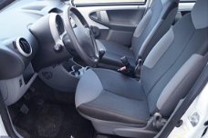 Peugeot 107 - 1.0-12V XR 5 drs Airco goed onderhouden NAP APK