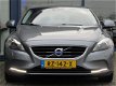 Volvo V40 - 1.6 D2 Summum, Navigatie / Bi-xenon / Trekhaak / Stoelverwarming + achterbank verwarmd / - 1 - Thumbnail