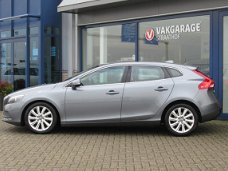 Volvo V40 - 1.6 D2 Summum, Navigatie / Bi-xenon / Trekhaak / Stoelverwarming + achterbank verwarmd /