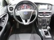 Volvo V40 - 1.6 D2 Summum, Navigatie / Bi-xenon / Trekhaak / Stoelverwarming + achterbank verwarmd / - 1 - Thumbnail