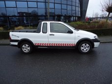 Fiat Strada Pick-up - Pick-up 1.3 MultiJet lang Adventure * AIRCO * GERESERVEERT