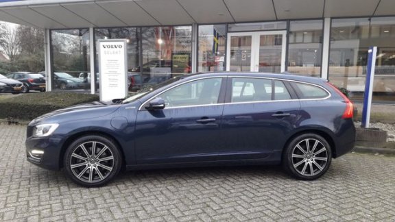 Volvo V60 - 2.4 D6 AWD Plug-In Hybrid Summum / half tarief wegenbelasting / adaptieve cruise control - 1