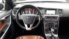 Volvo V60 - 2.4 D6 AWD Plug-In Hybrid Summum / half tarief wegenbelasting / adaptieve cruise control - 1 - Thumbnail