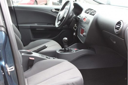 Seat Leon - 2.0 FSI Stylance (150pk) Clima/ Cruise/ Elek. pakket/ Isofix/ Deelbare achterbank/ Multi - 1