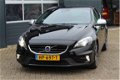 Volvo V40 - 2.0 D2 R-Design Business (120pk) Zwarte-Hemel/ XENON/ HALF-LEDER ALCANTARA/ Navi/ Clima/ - 1 - Thumbnail