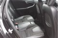 Volvo V40 - 2.0 D2 R-Design Business (120pk) Zwarte-Hemel/ XENON/ HALF-LEDER ALCANTARA/ Navi/ Clima/ - 1 - Thumbnail