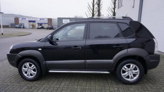 Hyundai Tucson - 2.0i Dynamic Cross org km stand - 1