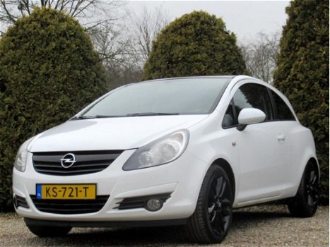 Opel Corsa - 1.4-16V White Edition / Ecc / 17 inch - 1