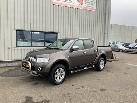 Mitsubishi L 200 - 2.5 DI-D Club Cab Intense Automaat 4x4, Airco, Leer, Trekhaak 2700 kg - 1