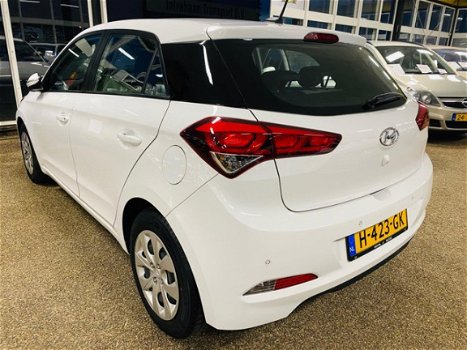 Hyundai i20 - 1.2 HP i-Motion AIRCO / ACHTERUIT RIJ CAMERA / BOMVOL / ACTIE - 1