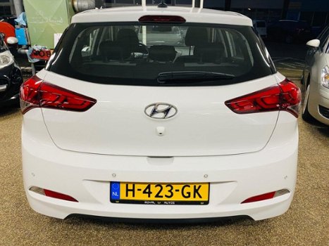 Hyundai i20 - 1.2 HP i-Motion AIRCO / ACHTERUIT RIJ CAMERA / BOMVOL / ACTIE - 1