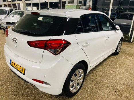 Hyundai i20 - 1.2 HP i-Motion AIRCO / ACHTERUIT RIJ CAMERA / BOMVOL / ACTIE - 1