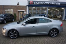 Volvo S60 - 2.0 D4 R-Design