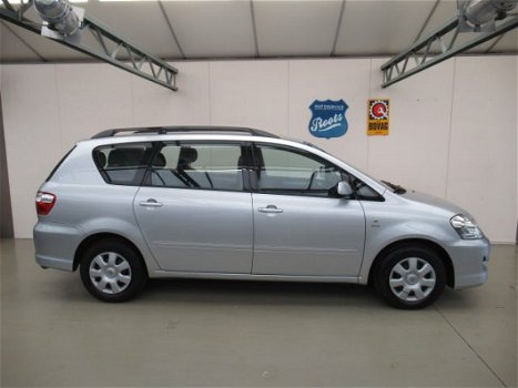 Toyota Avensis Verso - 2.0i Linea Luna 6p. *6-PERSOONS*AC*DEALER-ONDERHOUDEN - 1