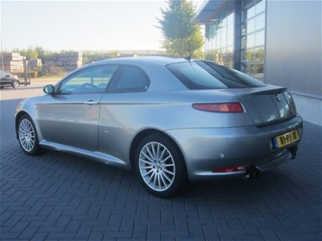 Alfa Romeo GT - 2.0 JTS Distinctive 166pk Beige Leder, Clima, NAVI - 1