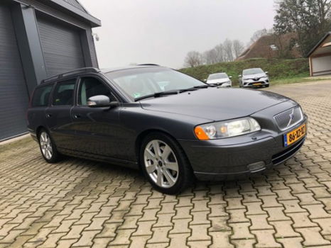 Volvo V70 - D5 EDITION AUTOMAAT / LEER / NAVI / XENON - 1