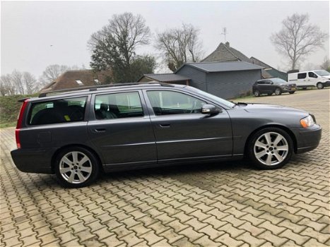 Volvo V70 - D5 EDITION AUTOMAAT / LEER / NAVI / XENON - 1