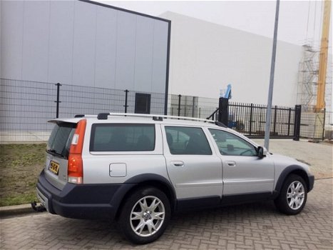 Volvo XC70 - 2.5 T Momentum | Leder | Xenon | Navigatie | Trekhaak - 1